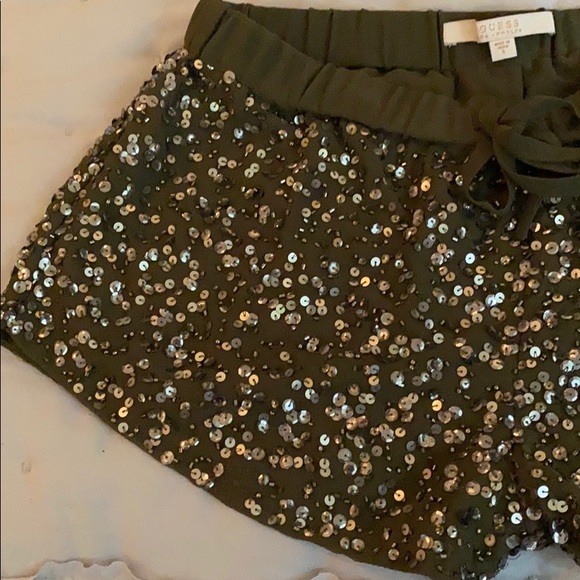 SOLD - GUESS sequence shorts - Picture 5 of 8